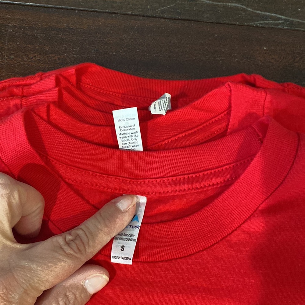 E825-30A) NWOT 5 pcs. 100% Cotton Red T-shirt Unisex Sz. S $3 each